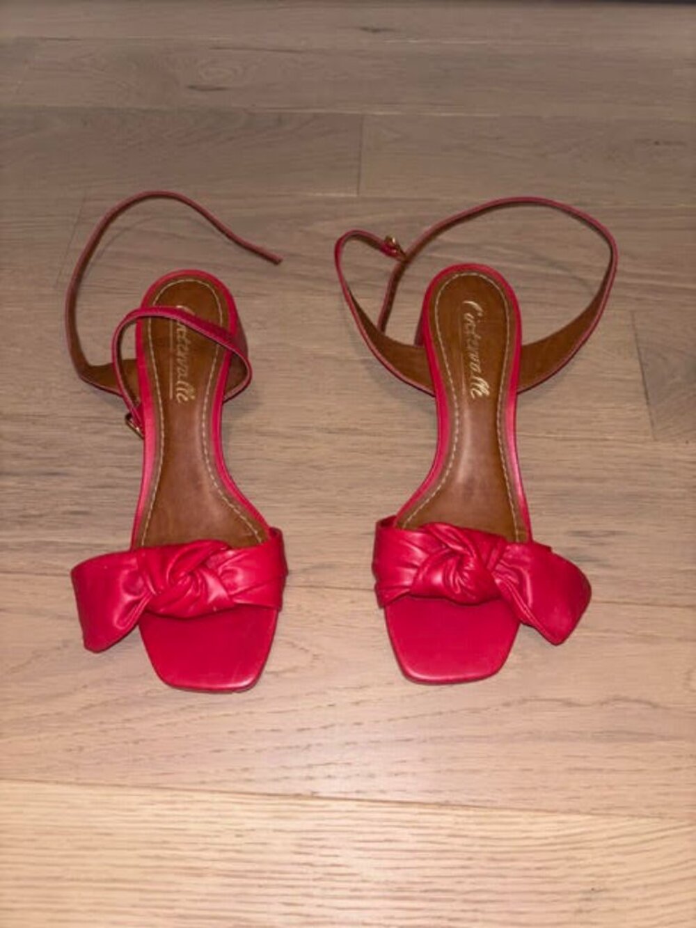 Victorvalle sandals in red, female